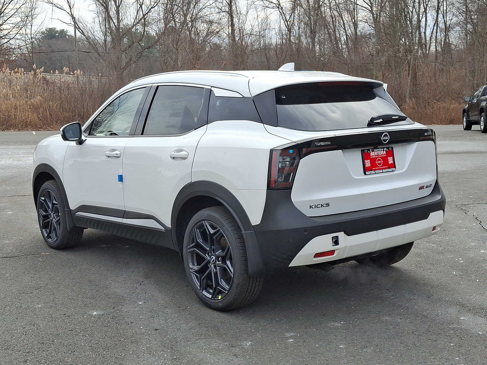 2025 Nissan Kicks SR photo 4