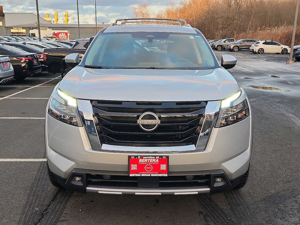 New 2025 Nissan Pathfinder SL SUV