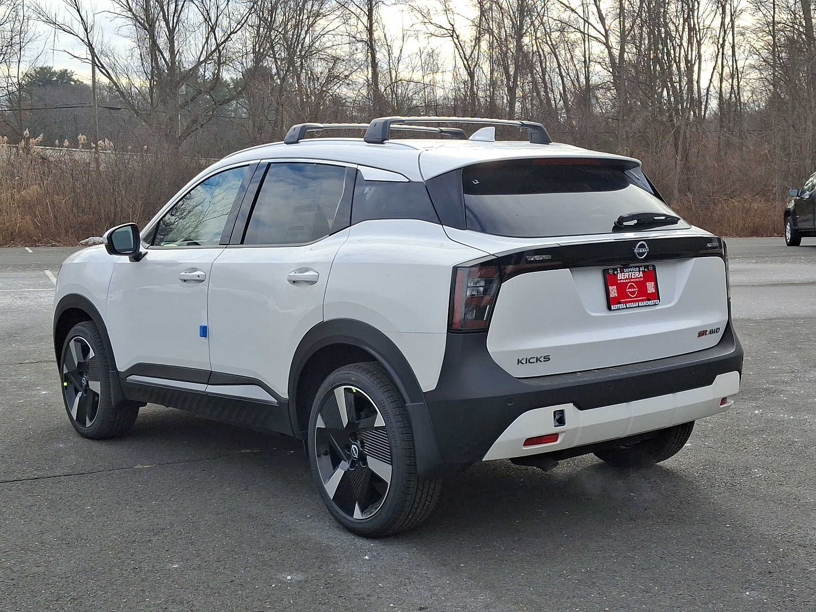2025 Nissan Kicks SR photo 4