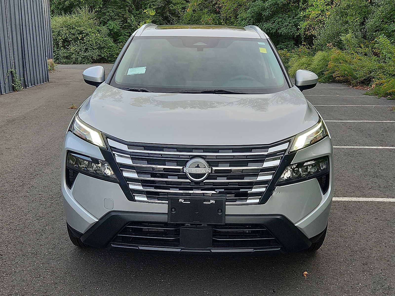 2024 Nissan Rogue SV photo 2