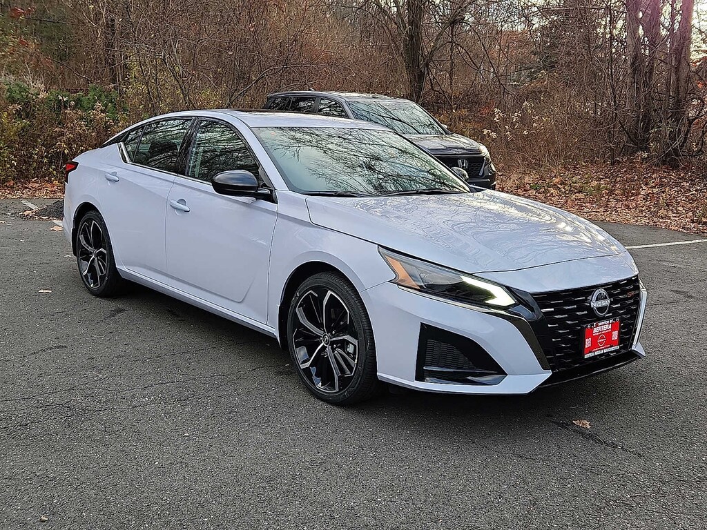 New 2025 Nissan Altima SR Sedan