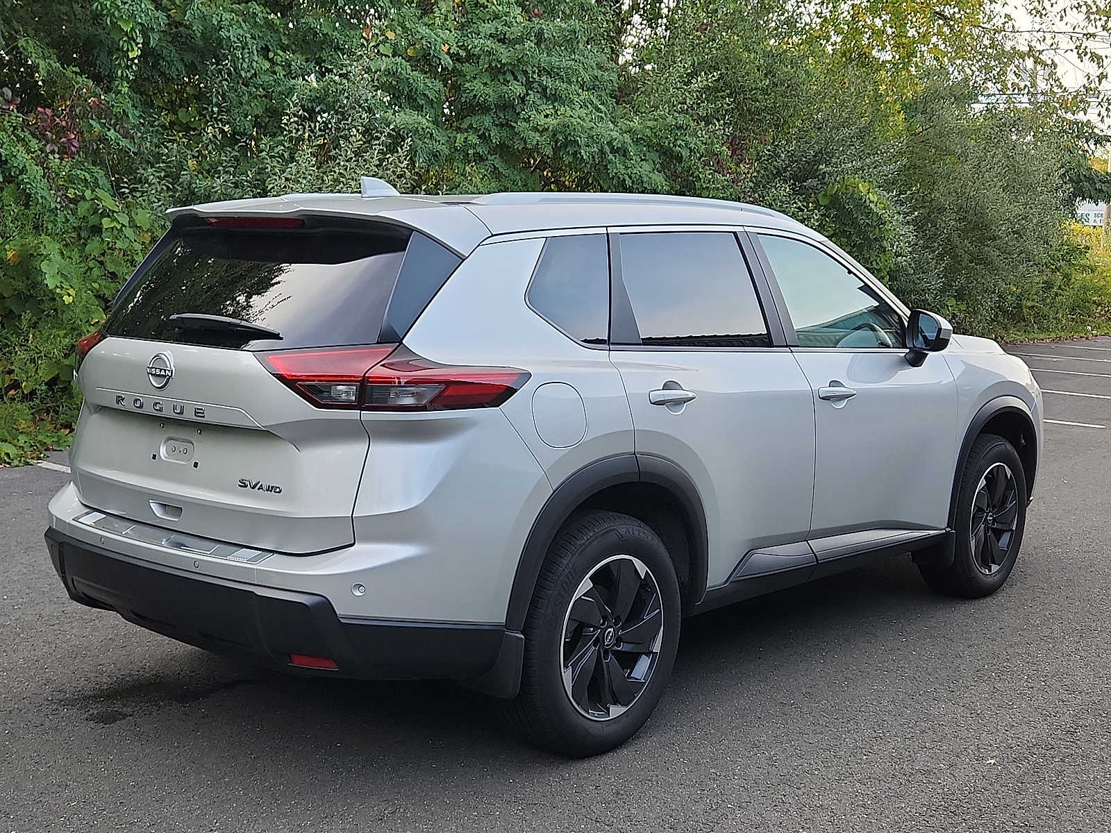 2024 Nissan Rogue SV photo 4