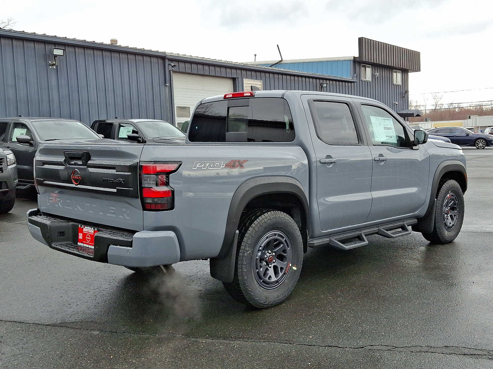 2025 Nissan Frontier PRO-4X photo 4