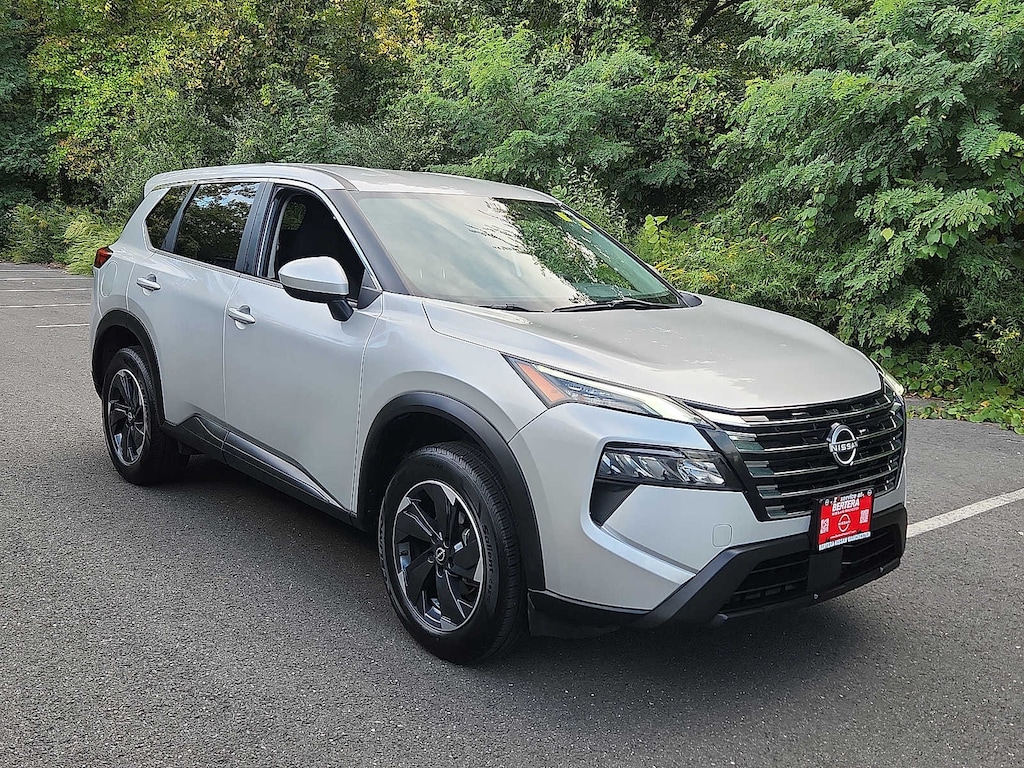 Used 2024 Nissan Rogue SV SUV
