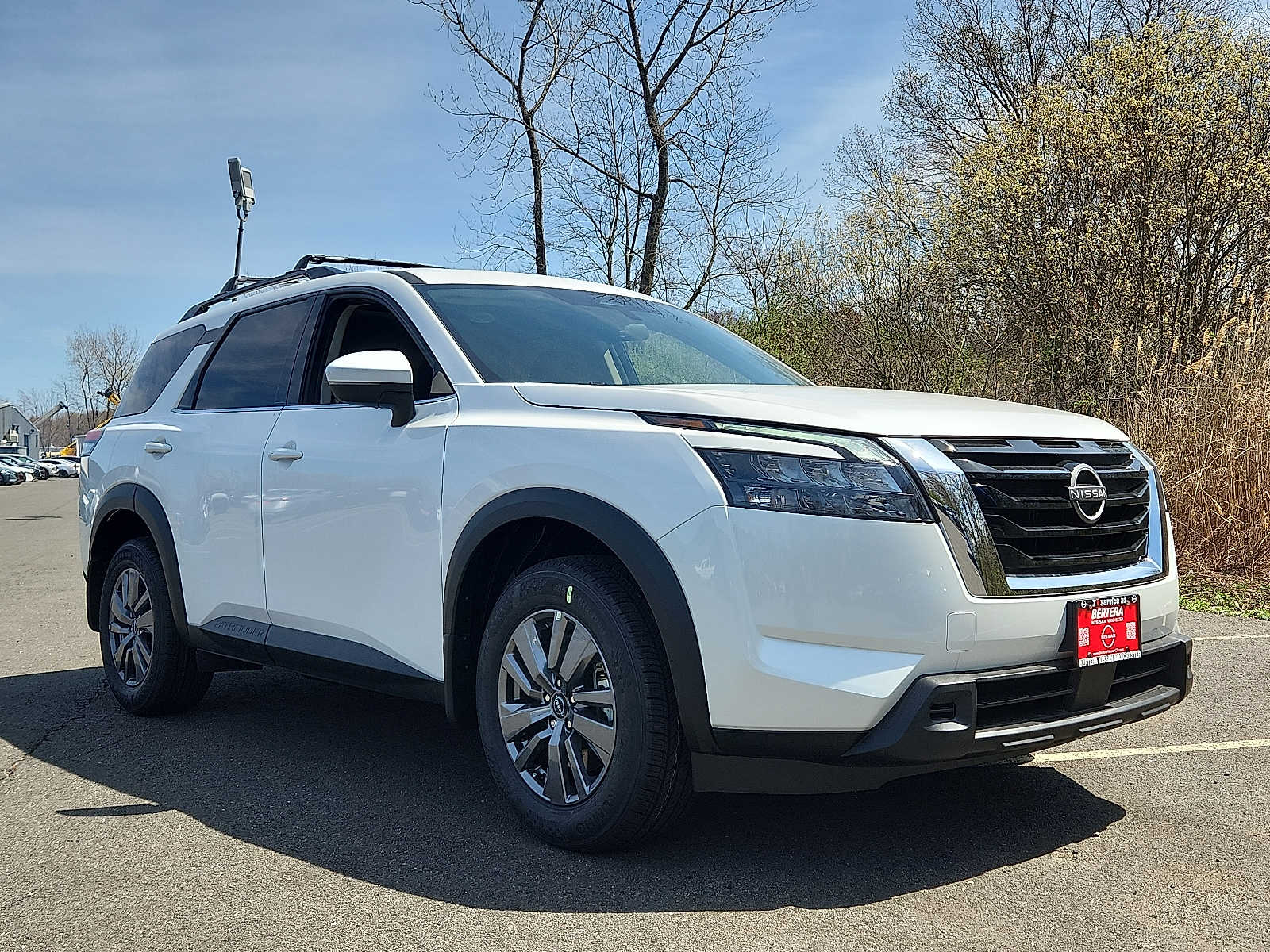 2025 Nissan Pathfinder SV photo 3