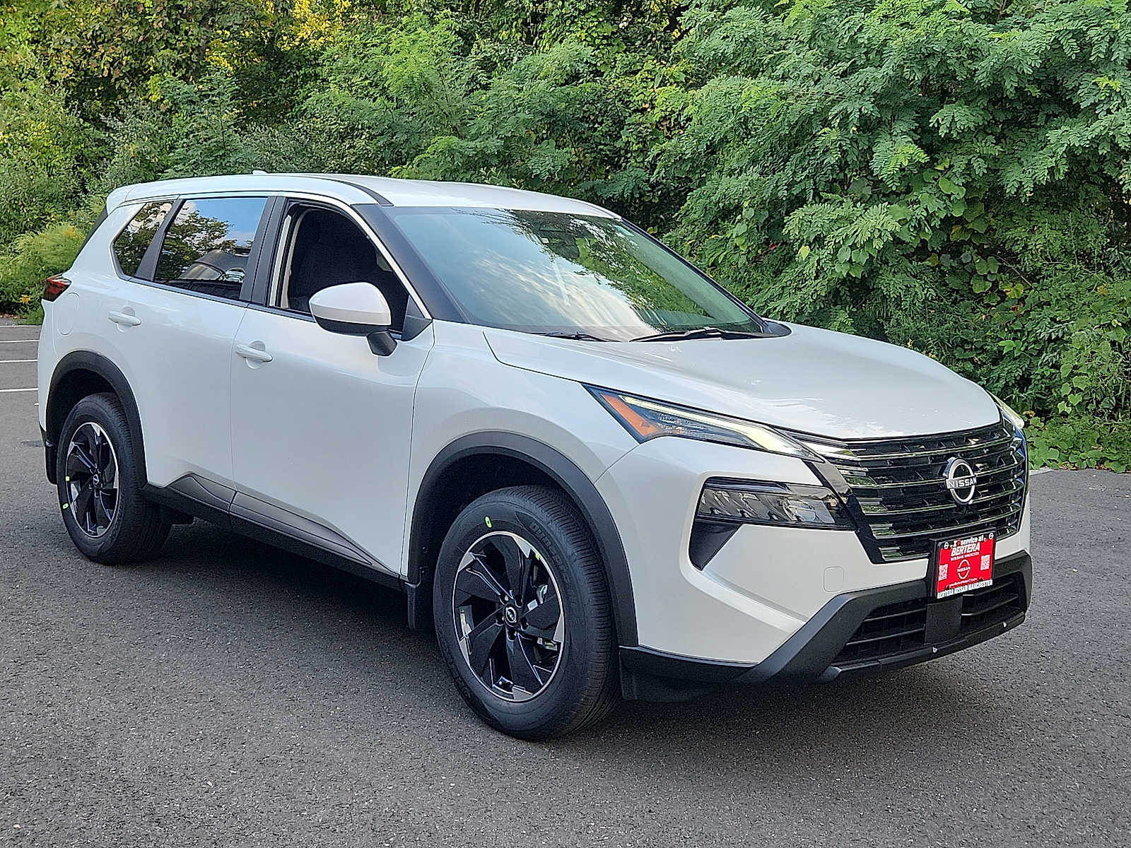 2026 Nissan Rogue SV photo 2