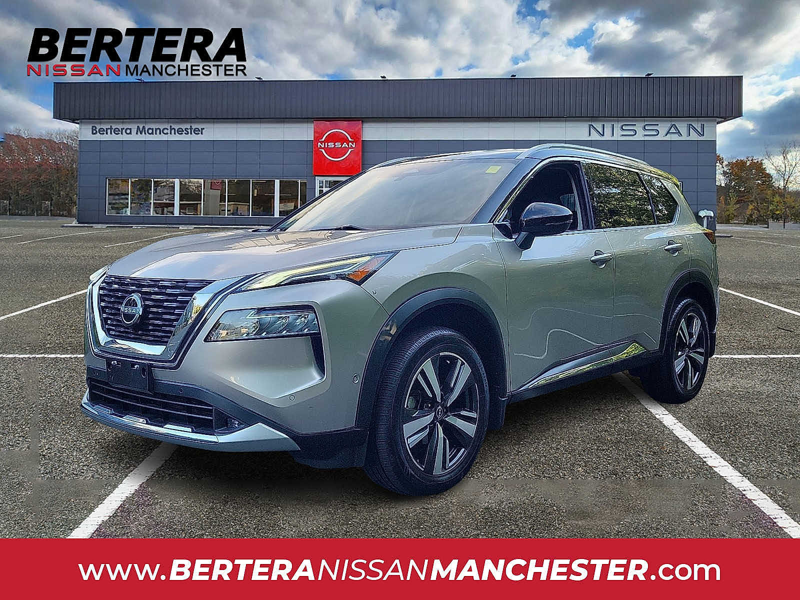 2022 Nissan Rogue Platinum's photo