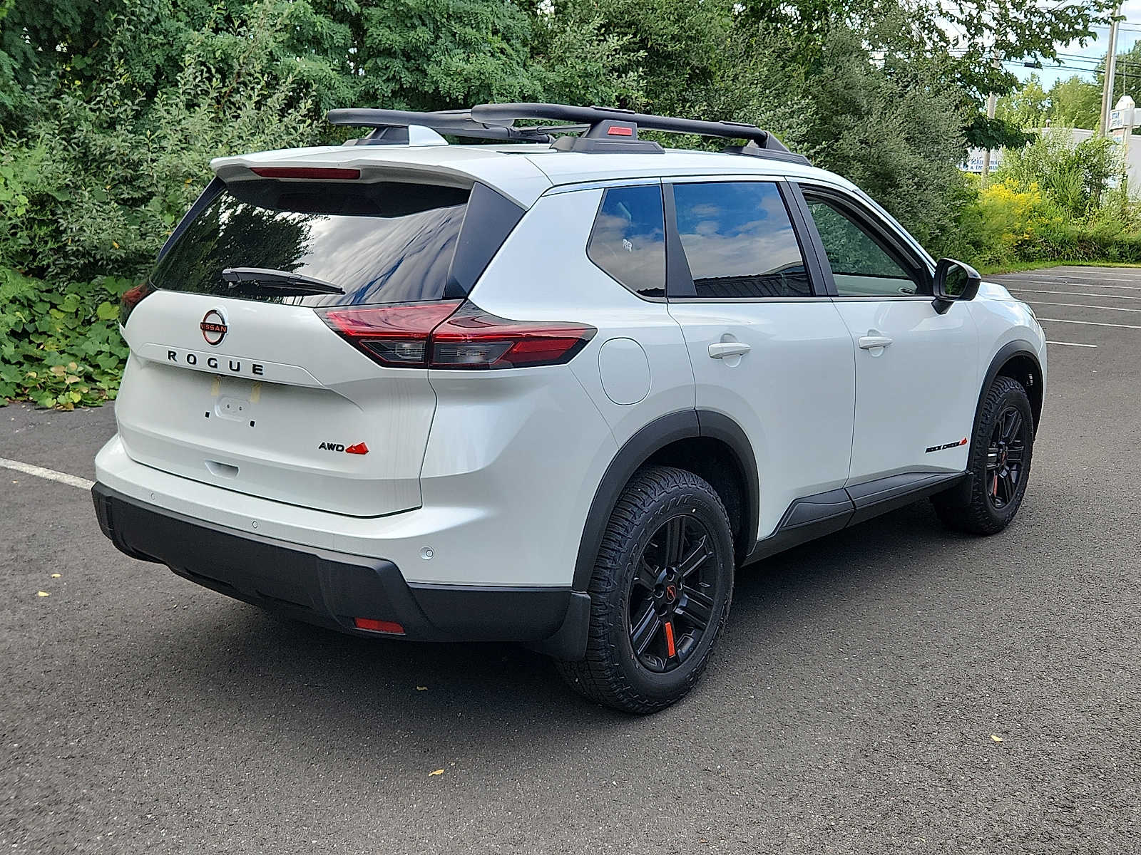 2025 Nissan Rogue SV photo 2