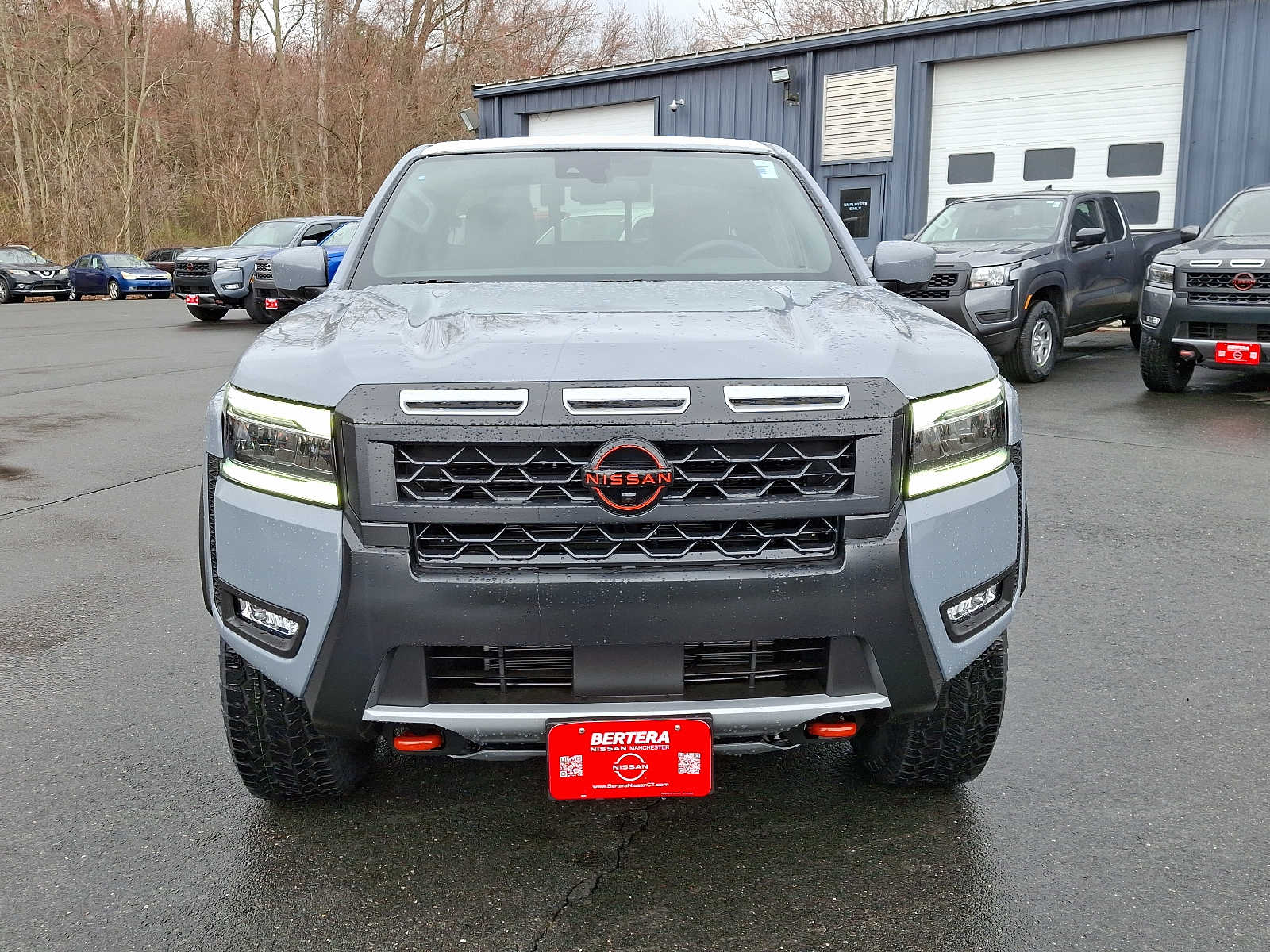 2025 Nissan Frontier PRO-4X photo 2