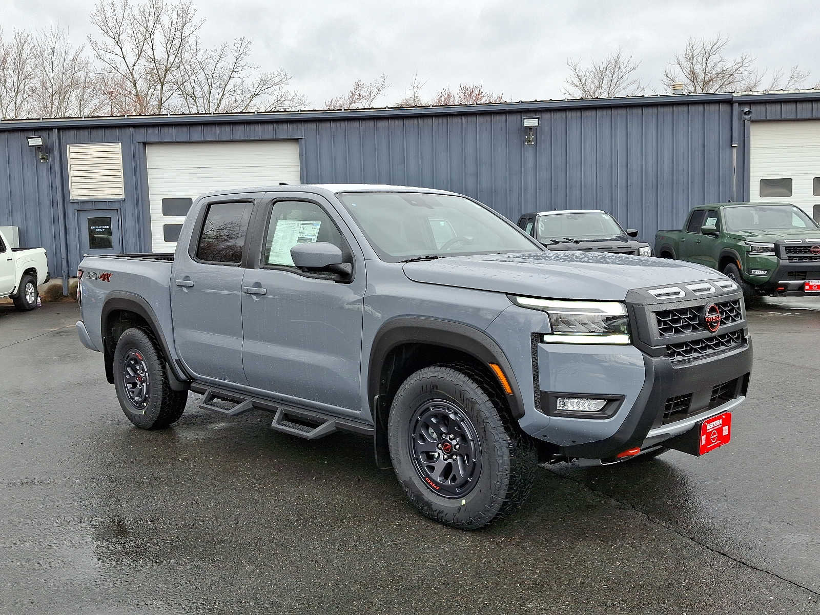 2025 Nissan Frontier PRO-4X photo 3