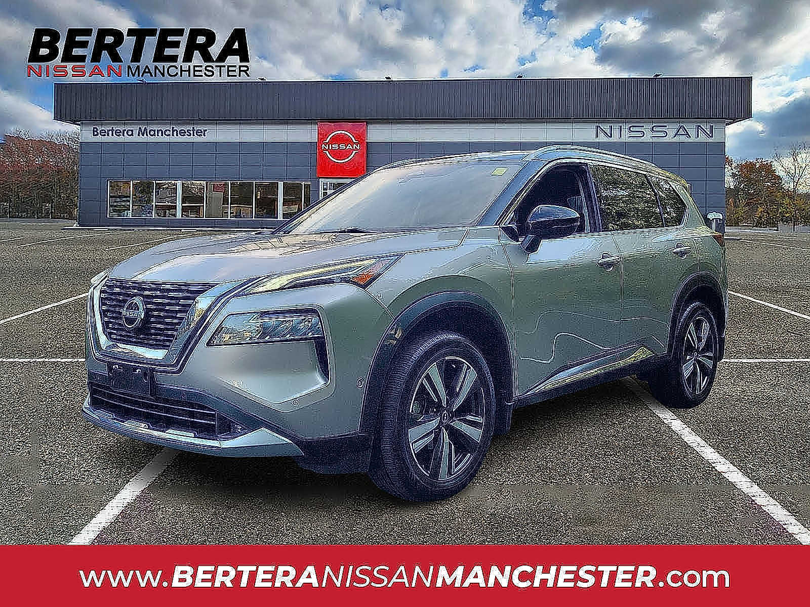 2022 Nissan Rogue Platinum's photo