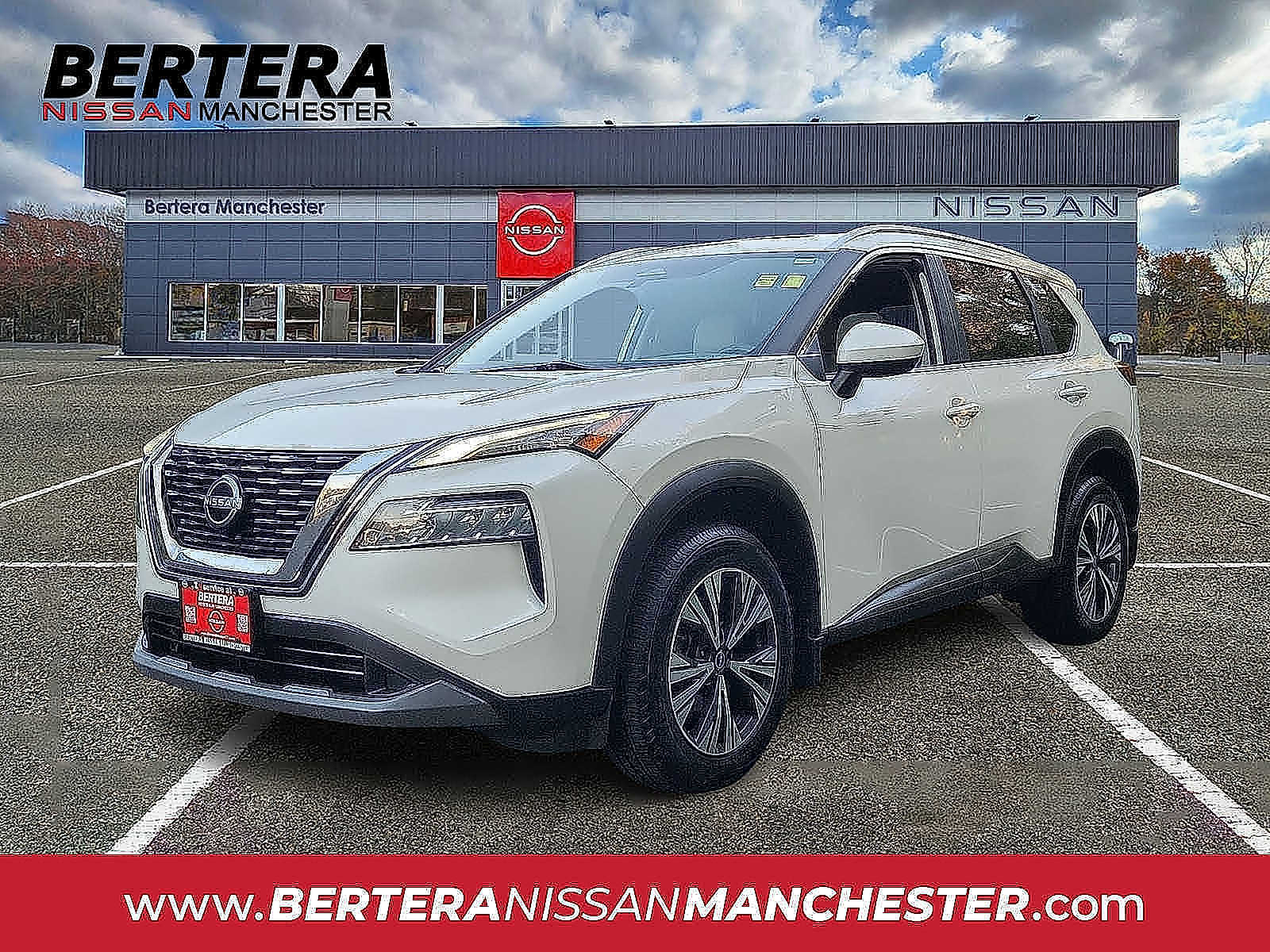 2023 Nissan Rogue SV's photo