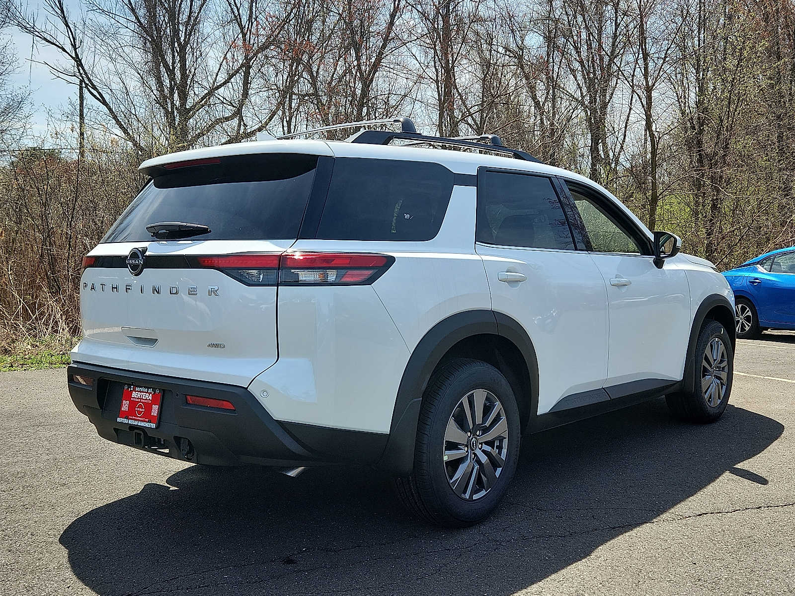 2025 Nissan Pathfinder SV photo 4
