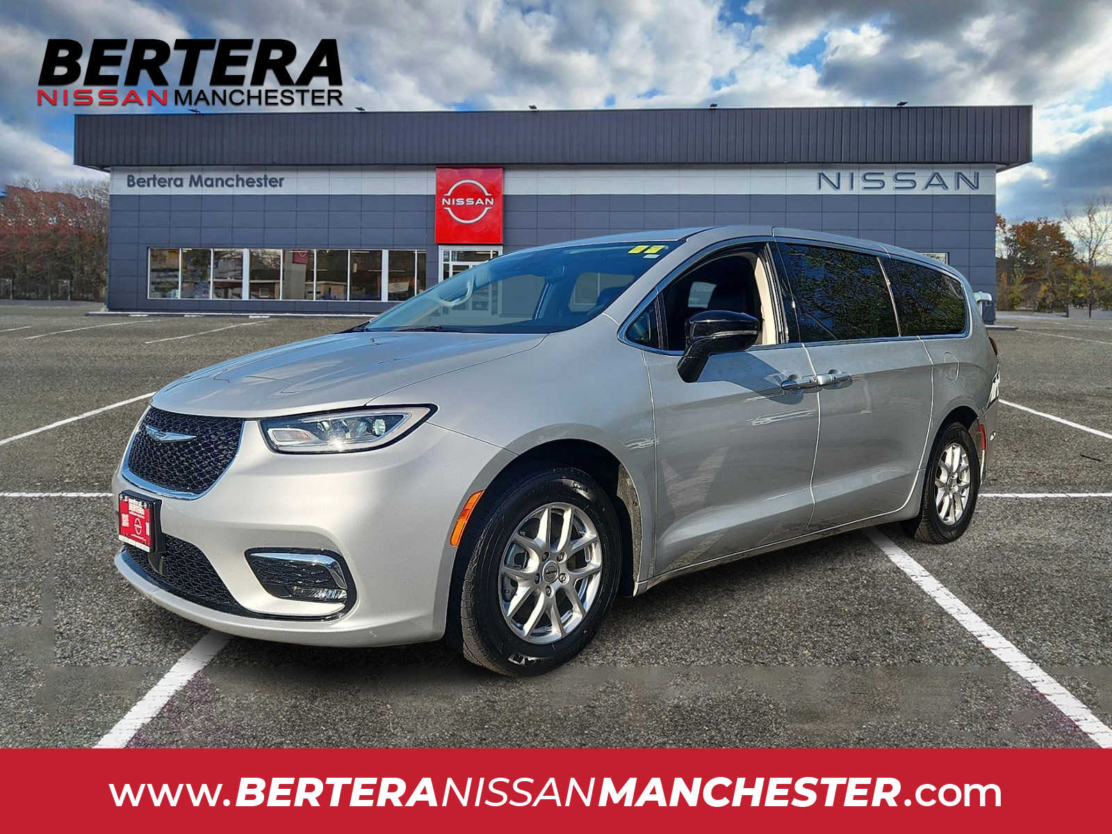 2024 Chrysler Pacifica Touring L's photo