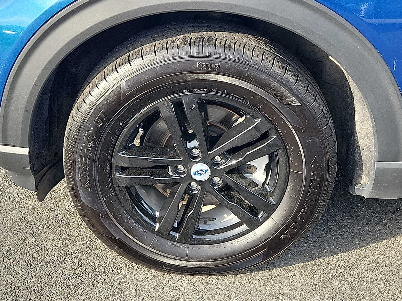 2022 Ford Explorer XLT | CarEdge | CarEdge