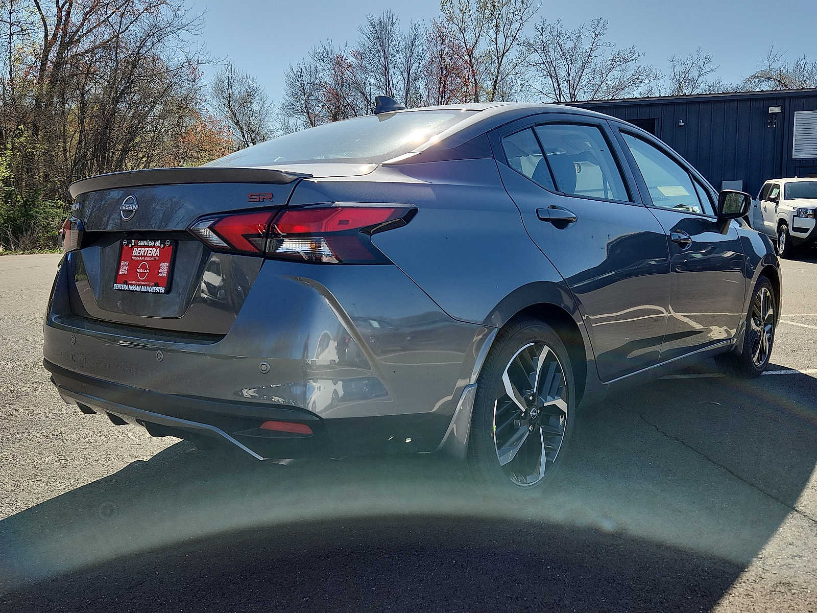 2025 Nissan Versa SR photo 4