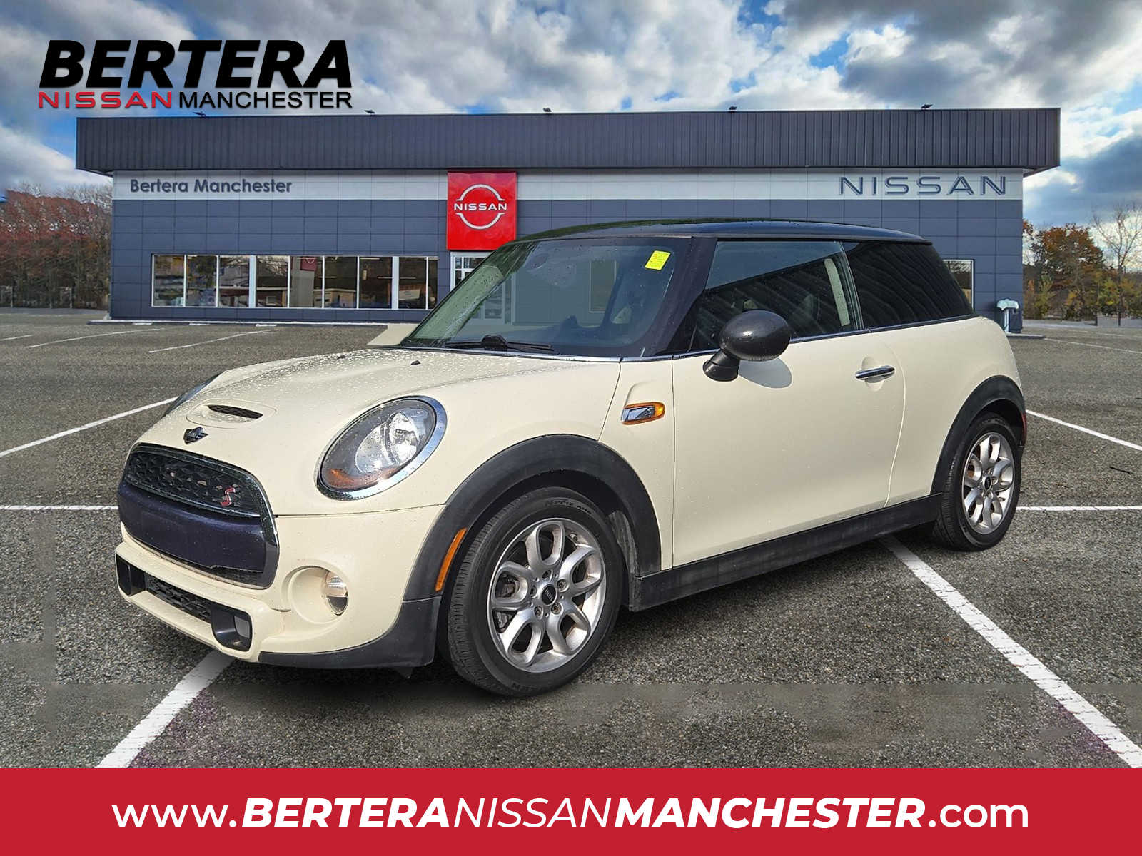 Pepper White 2015 MINI Cooper Hatchback Front-Wheel Drive Automatic