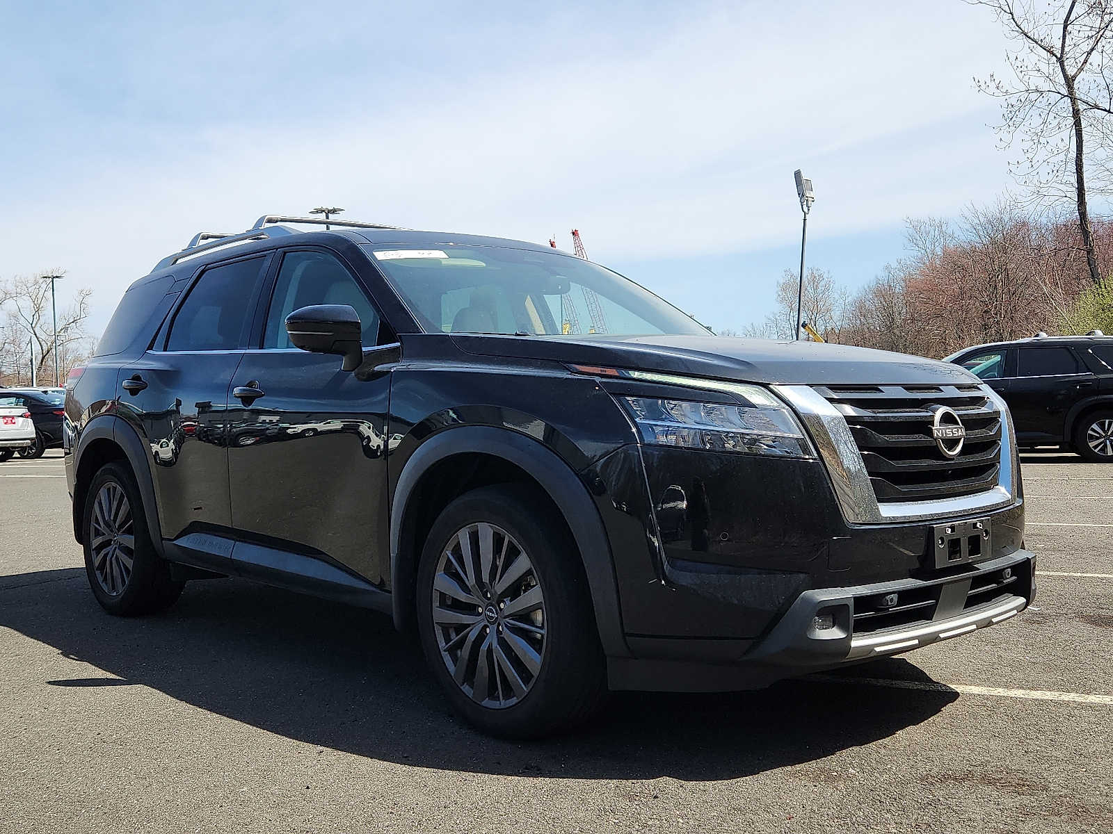 2022 Nissan Pathfinder SL photo 3