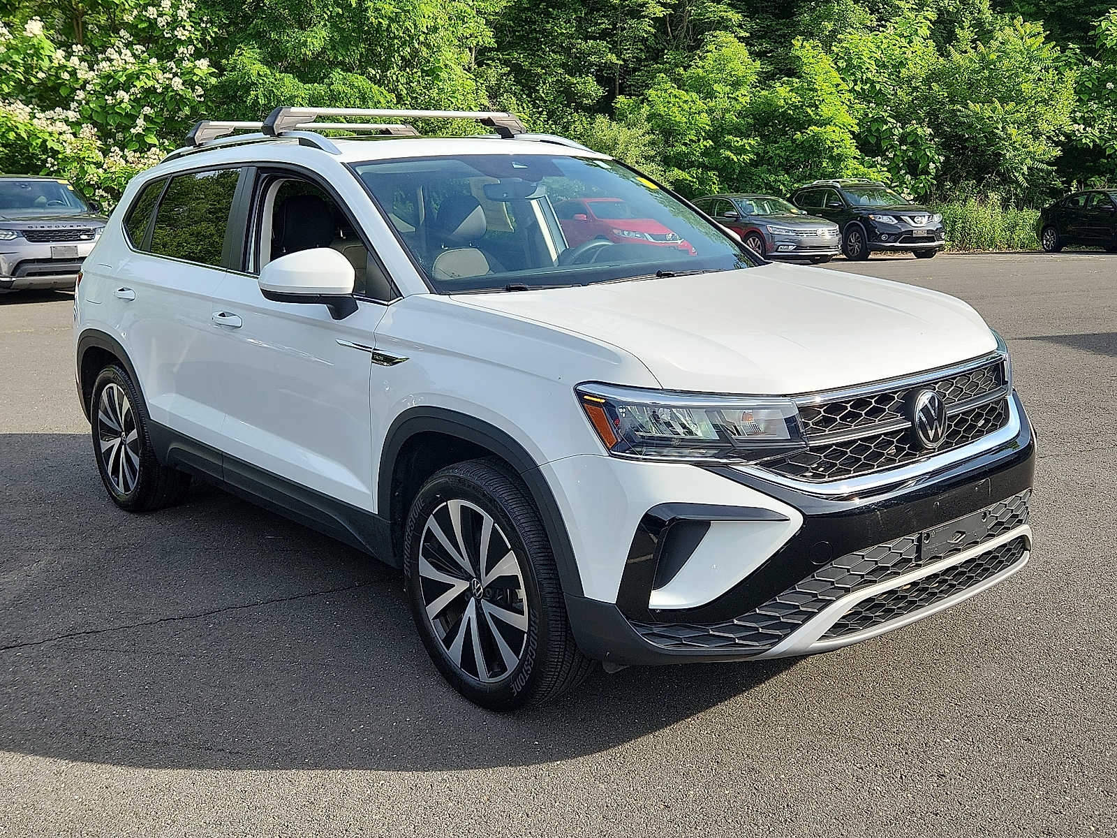 2022 Volkswagen Taos SE photo 3