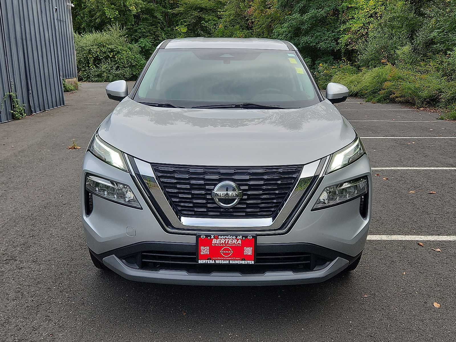 2021 Nissan Rogue SV photo 2