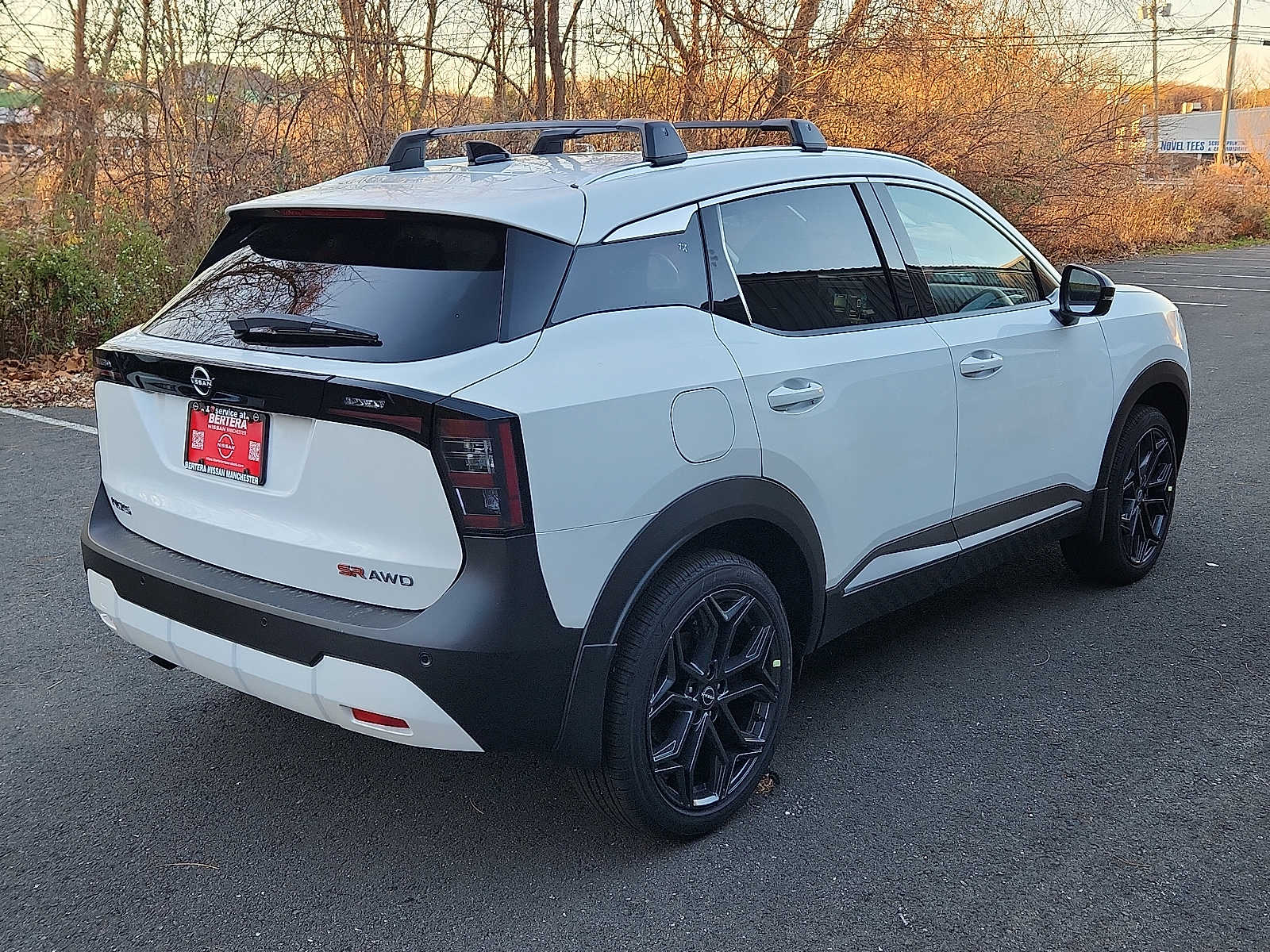 2026 Nissan Kicks SR photo 2