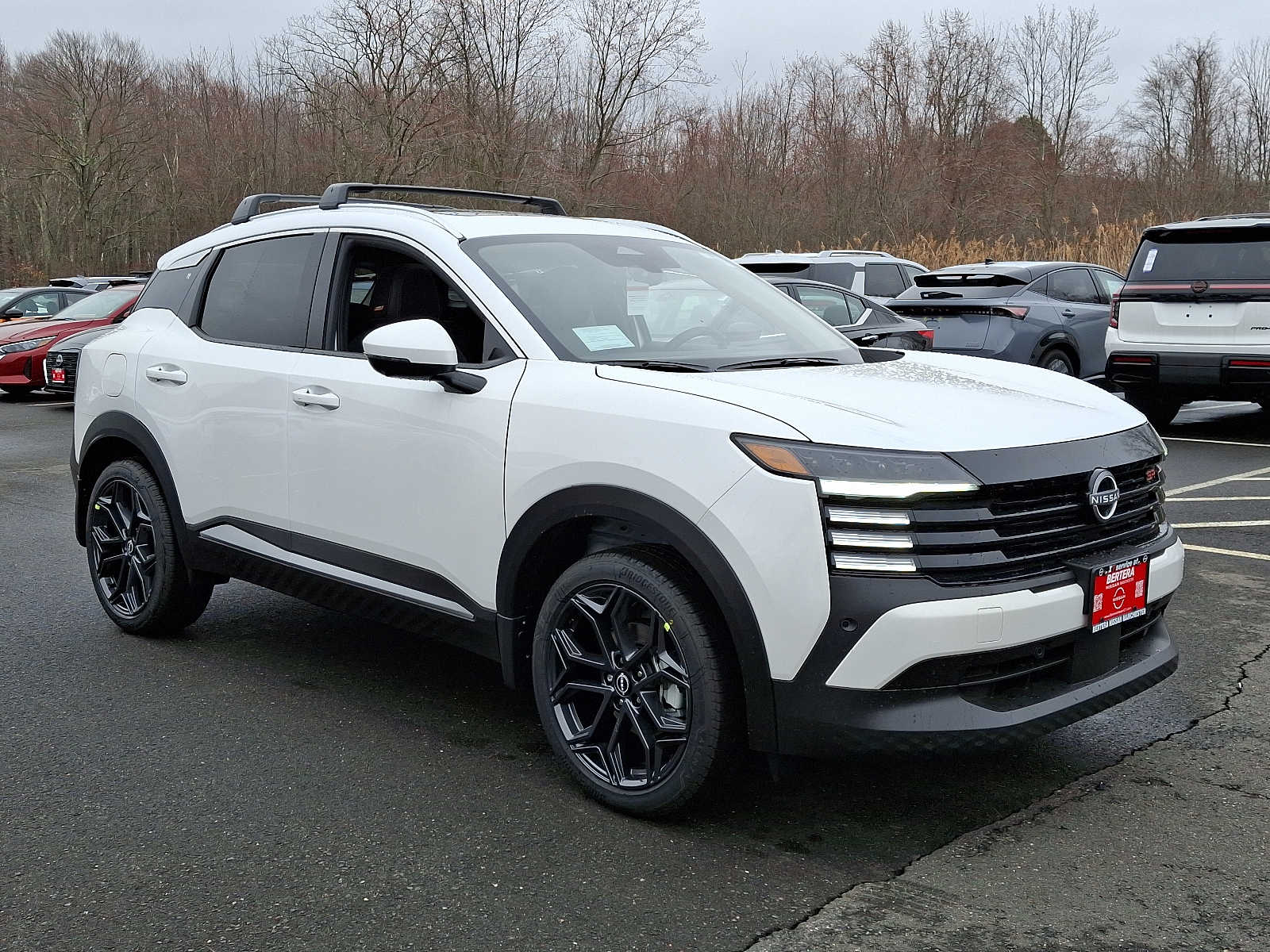 2025 Nissan Kicks SR photo 3