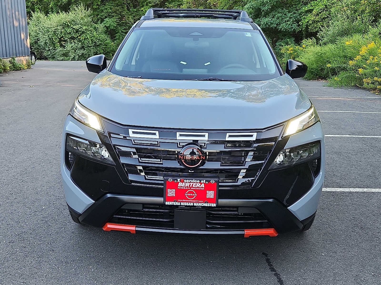 2026 Nissan Rogue SV photo 2