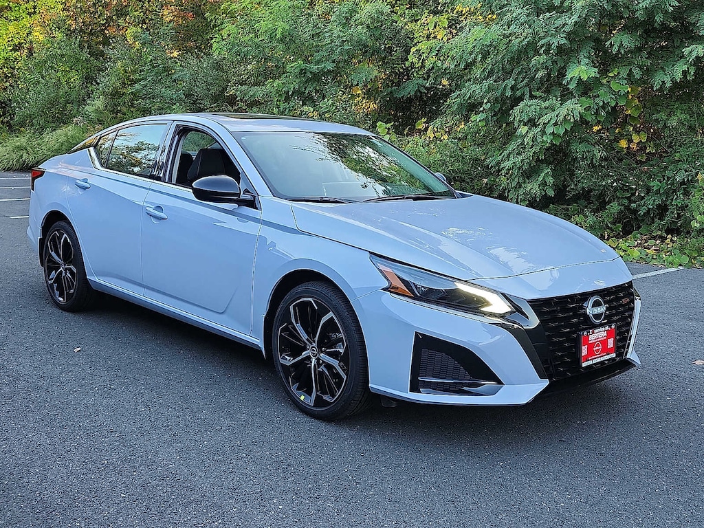 New 2025 Nissan Altima SR Sedan