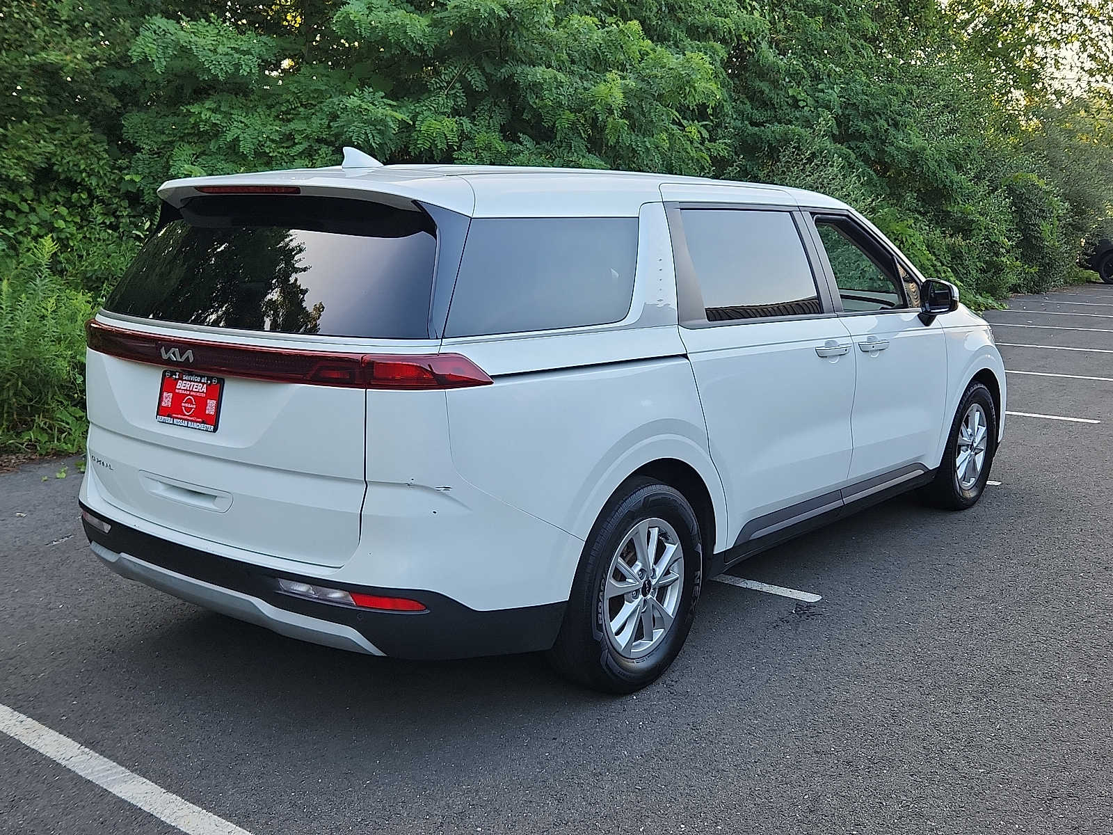 2023 Kia Carnival LX photo 2