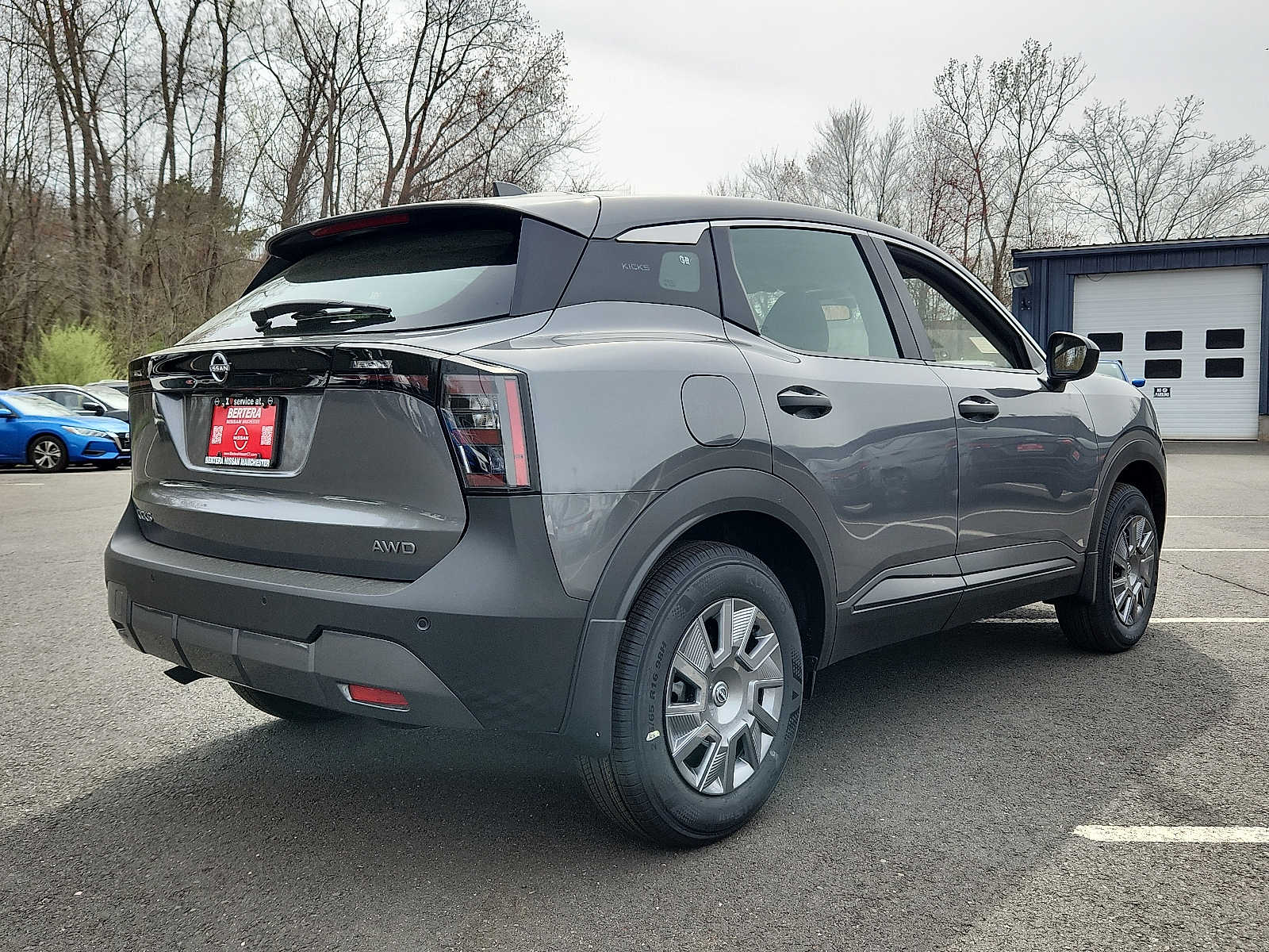 2025 Nissan Kicks S photo 4