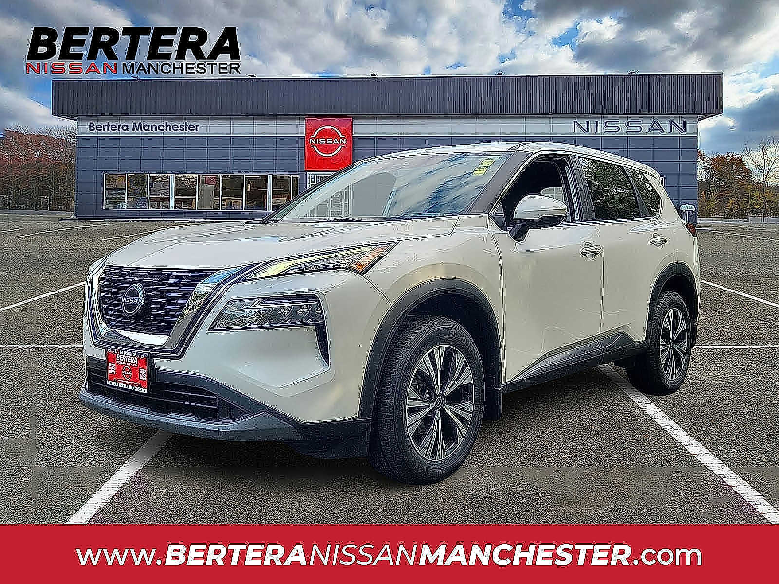 2022 Nissan Rogue SV's photo