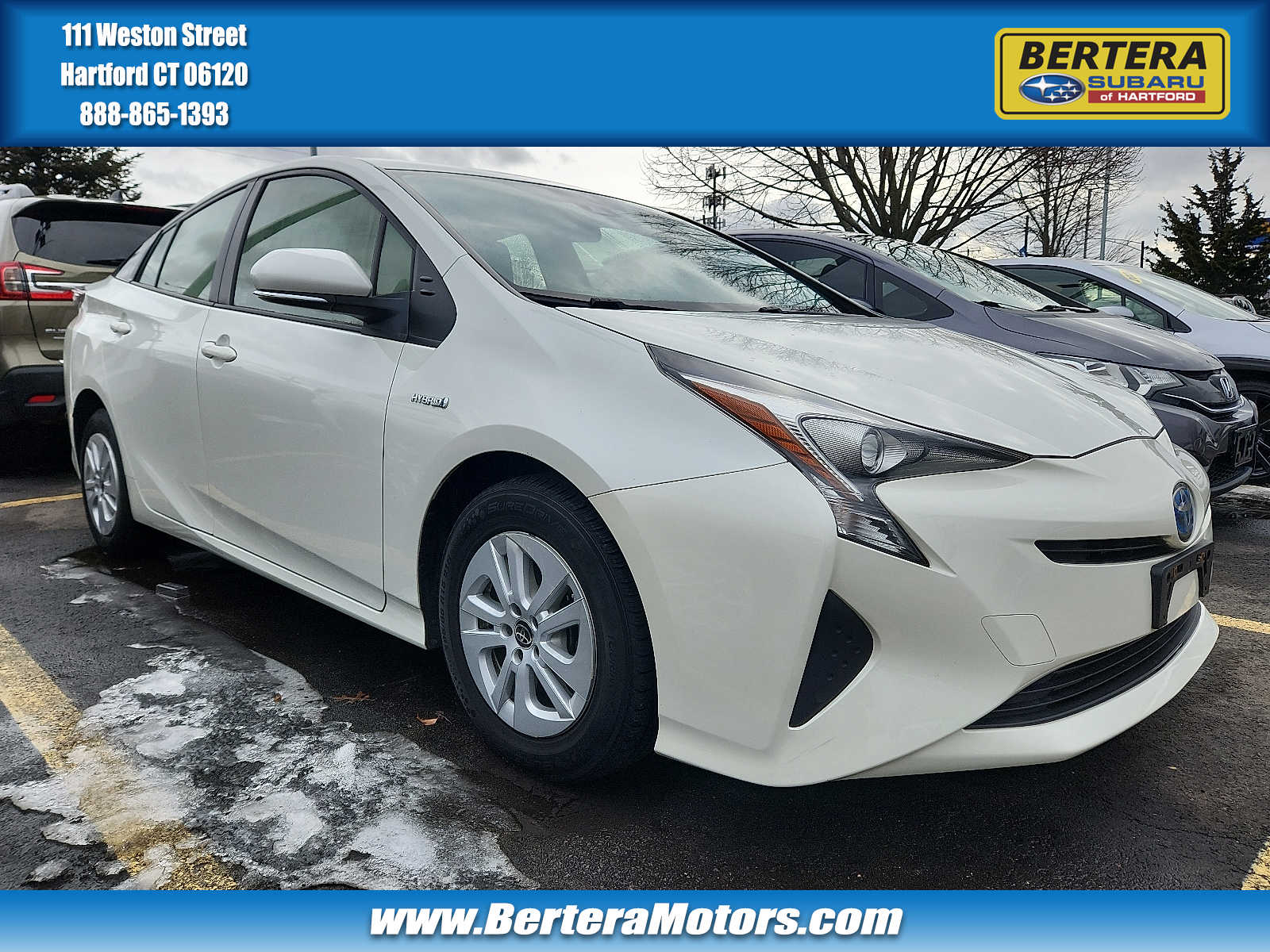 2017 Toyota Prius Two's photo