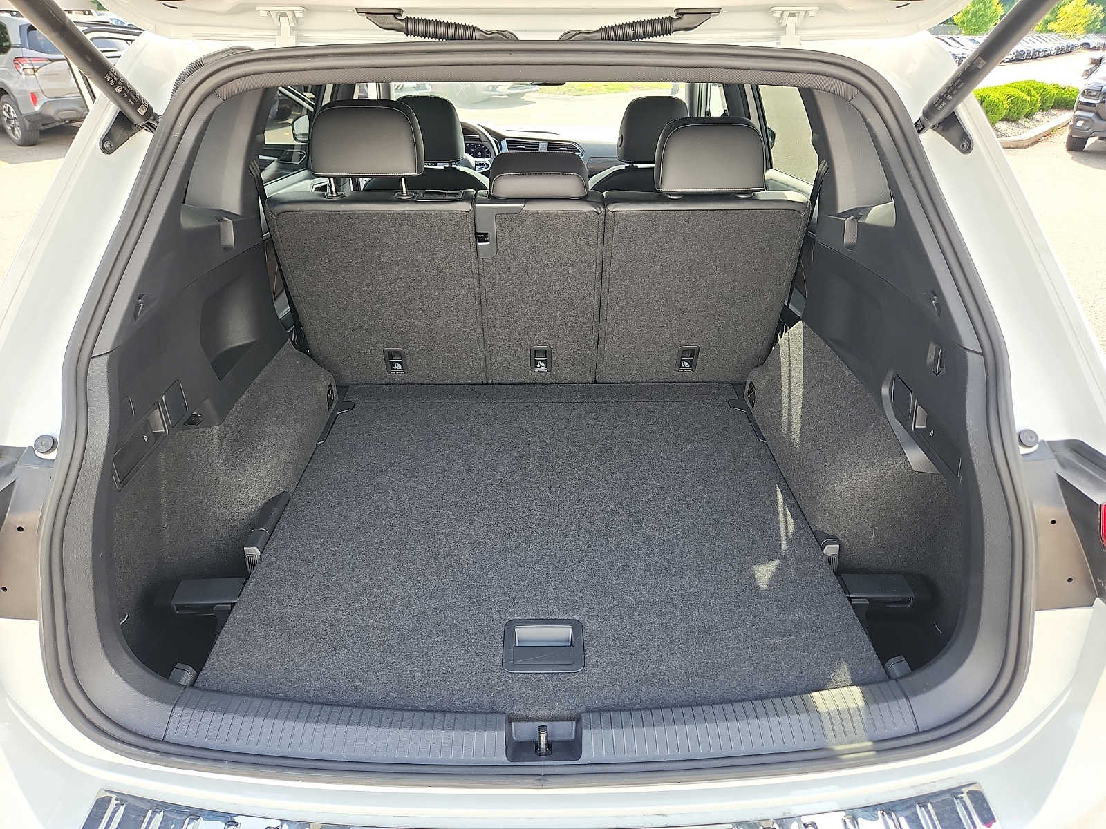 2024 Volkswagen Tiguan SEL R-LINE - Photo 29