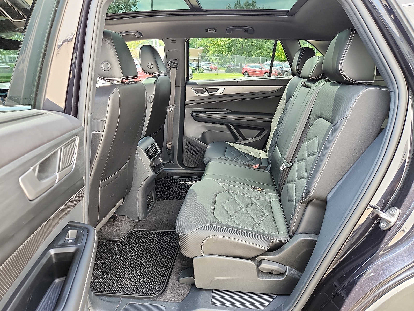 2024 Volkswagen Atlas Cross Sport SE w/Tech - Photo 11