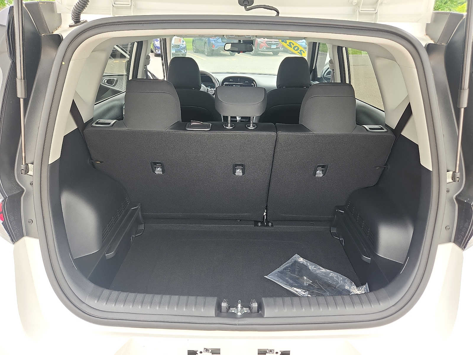 2024 Kia Soul S - Photo 27