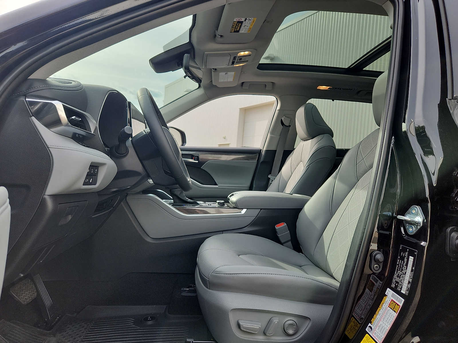 2026 Toyota Highlander Platinum - Photo 13