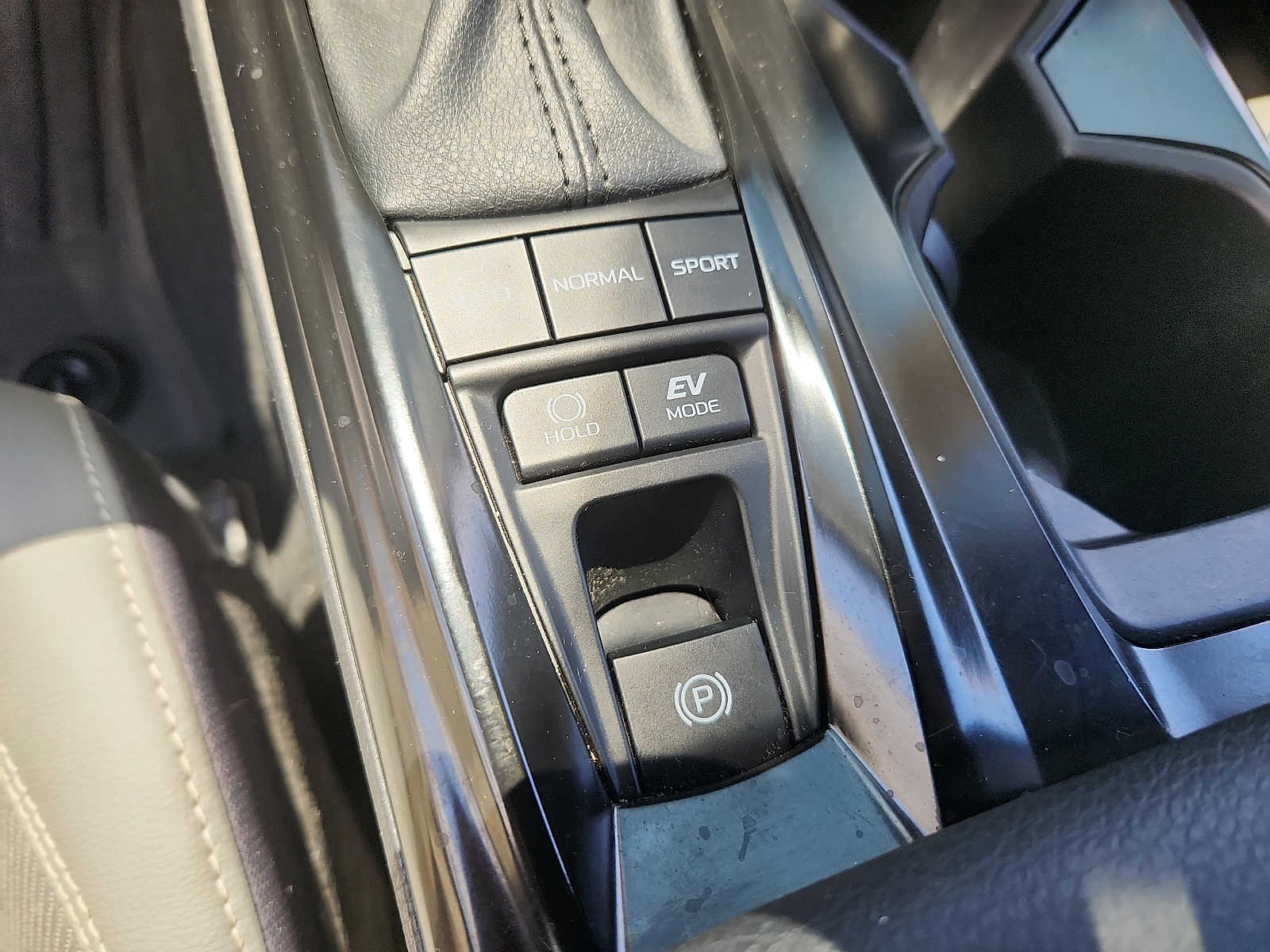 2025 Toyota Camry SE - Photo 23