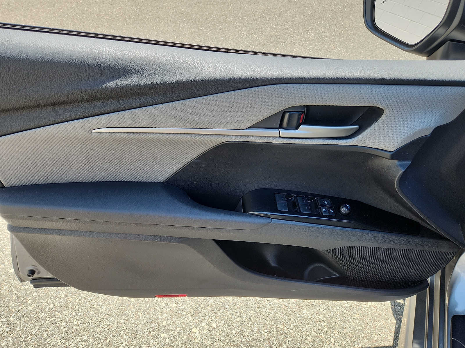 2025 Toyota Camry SE - Photo 13