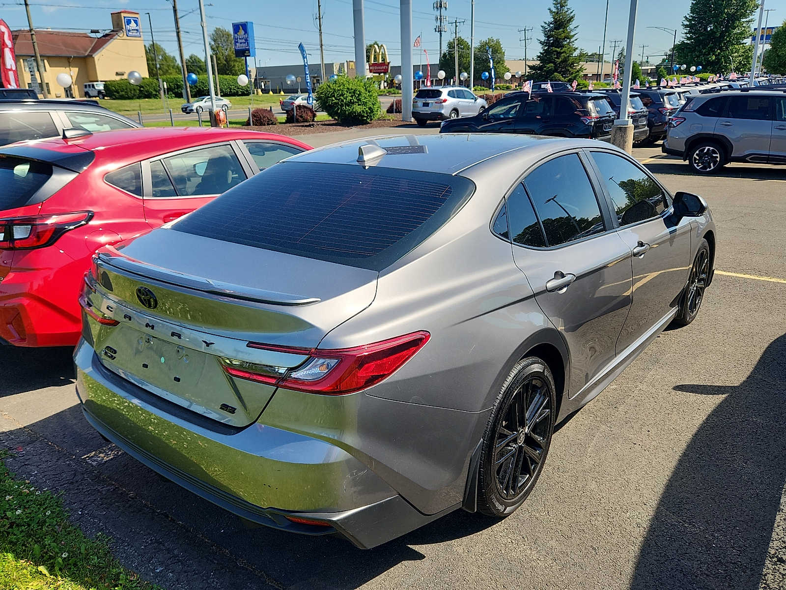 2025 Toyota Camry SE - Photo 6