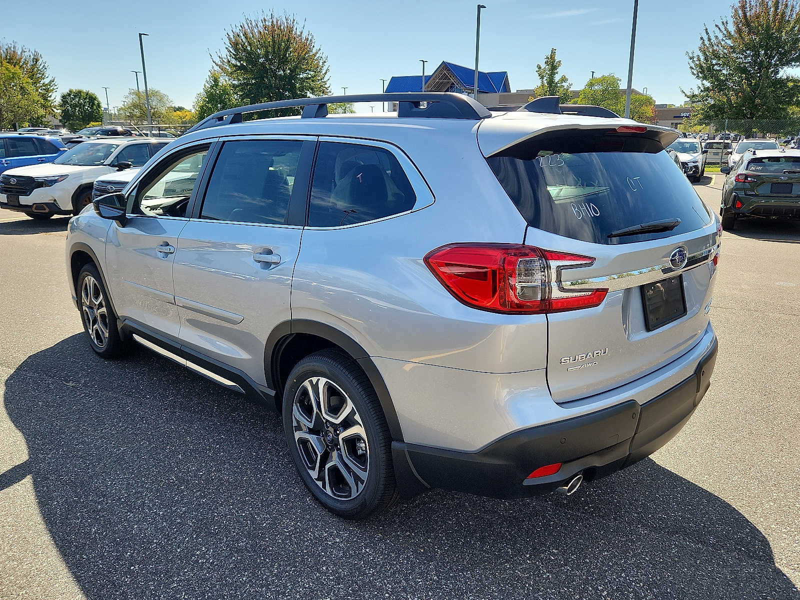 2025 Subaru Ascent Limited photo 3