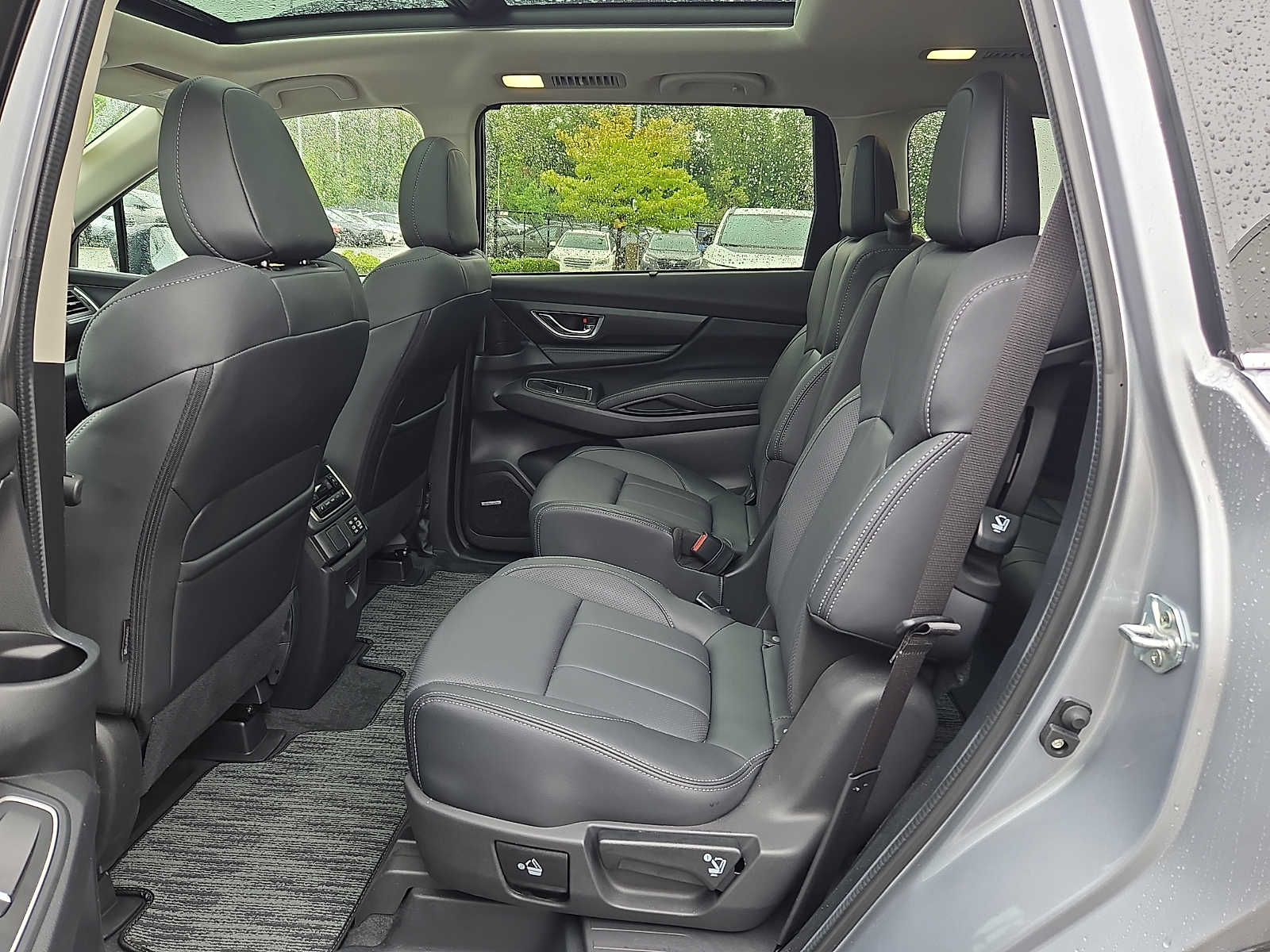 2025 Subaru Ascent Limited - Photo 9