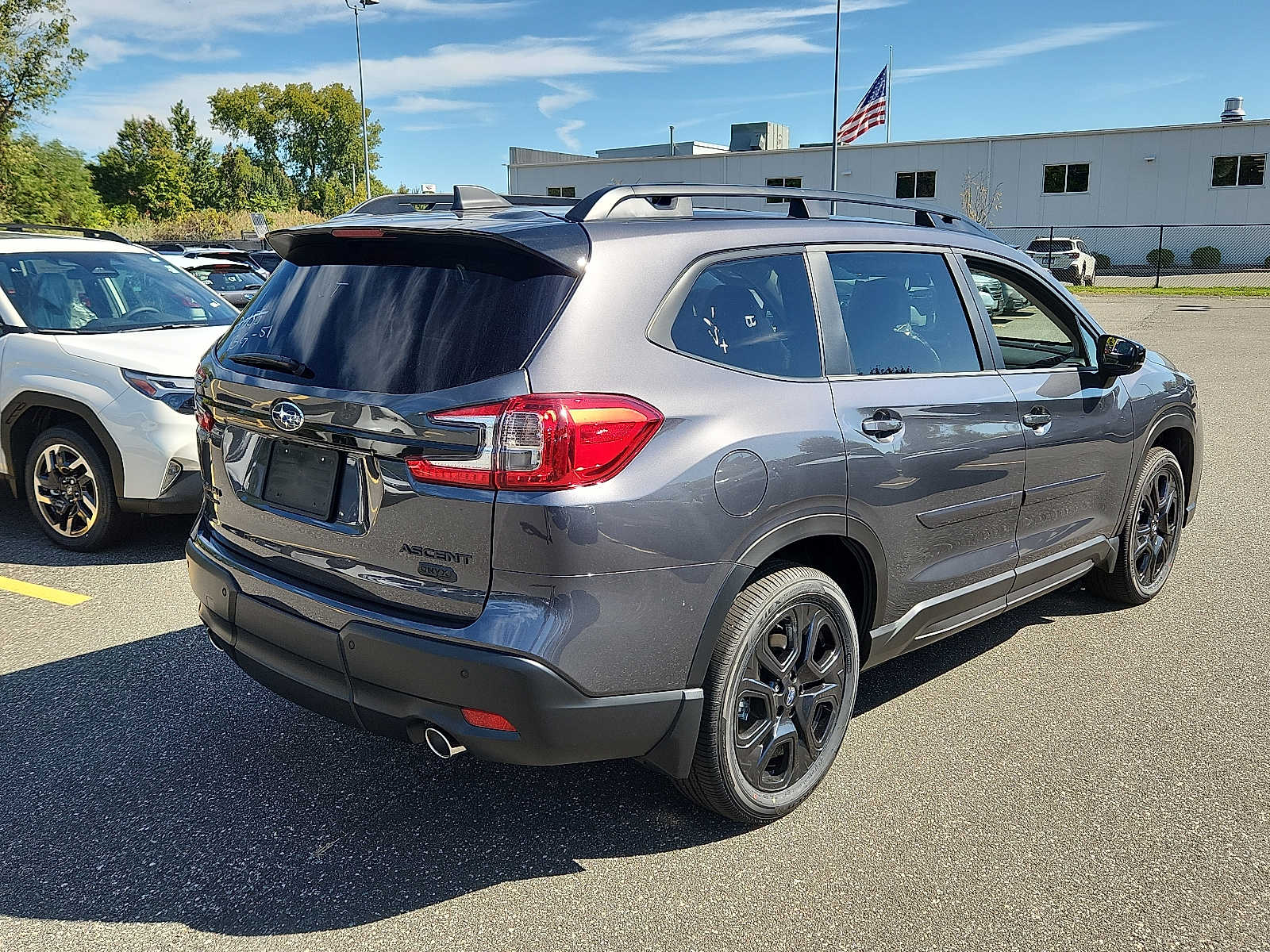 2025 Subaru Ascent Onyx Edition Touring photo 3