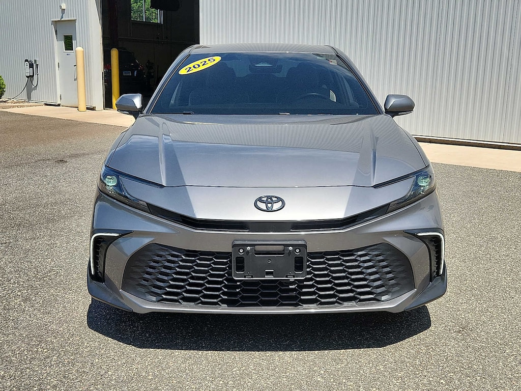 Used 2025 Toyota Camry SE AWD (Natl)