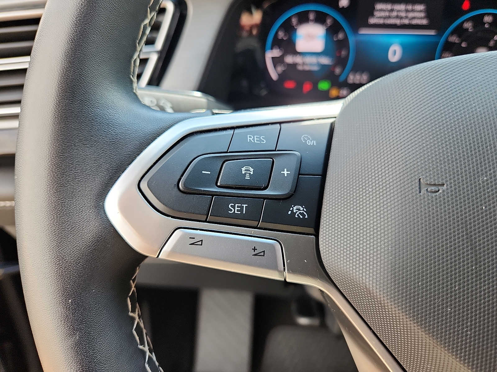 2024 Volkswagen Atlas Cross Sport SE w/Tech - Photo 22