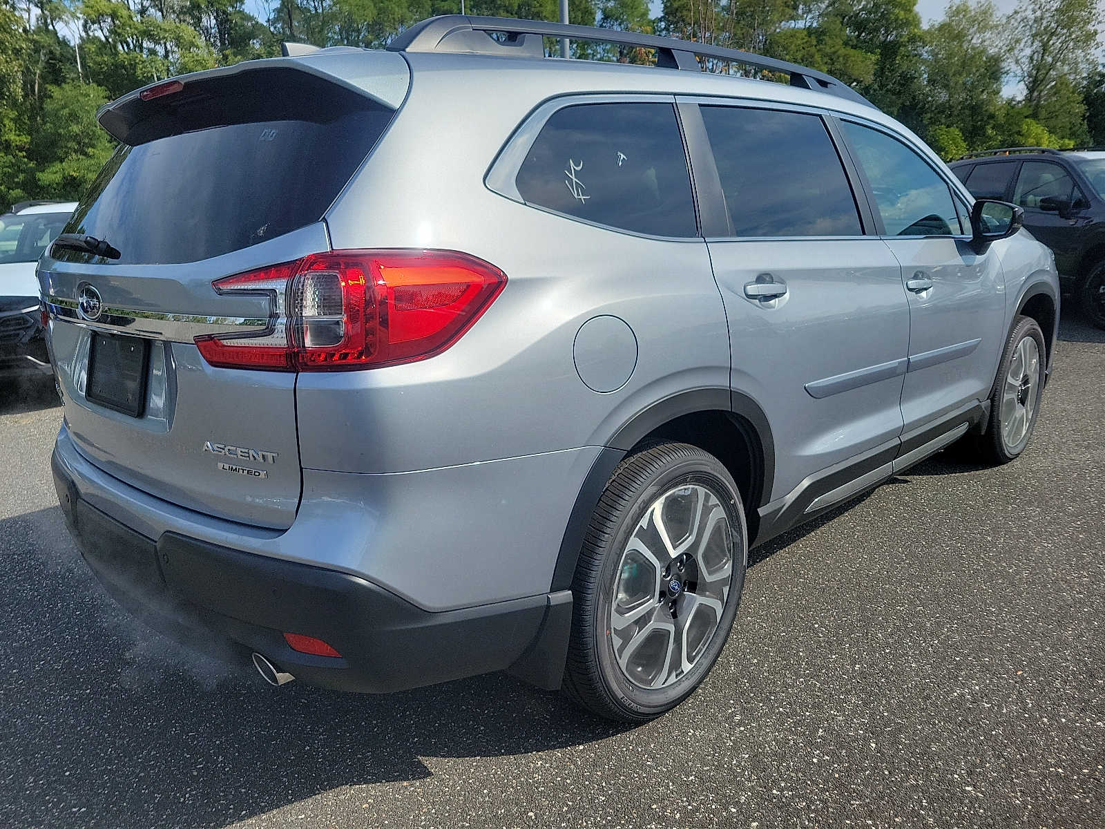 2025 Subaru Ascent Limited photo 3