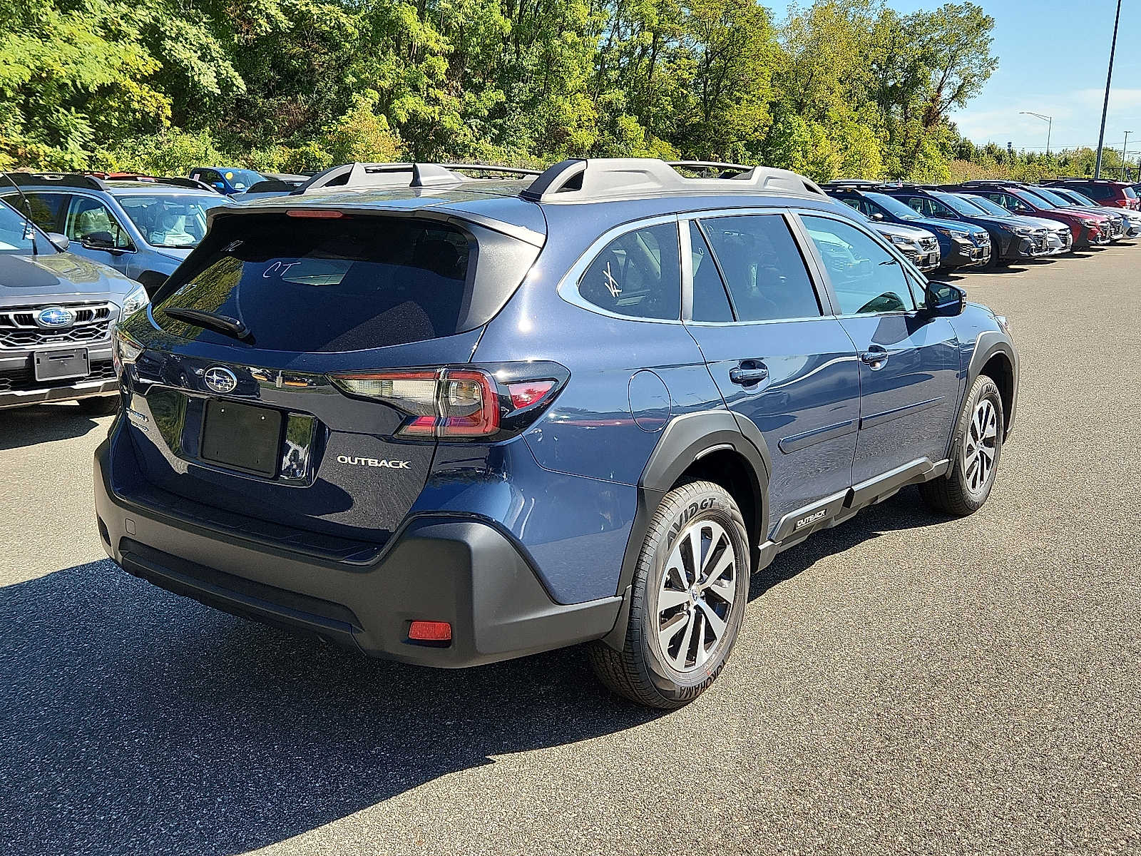2025 Subaru Outback Premium photo 3