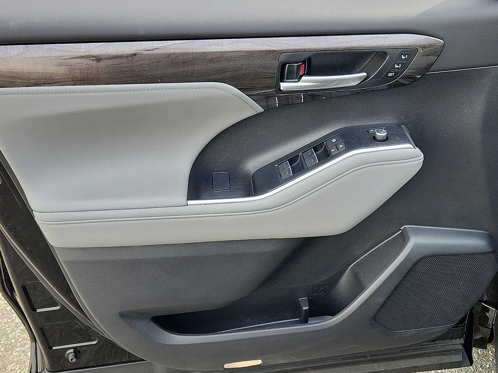2026 Toyota Highlander Platinum - Photo 12