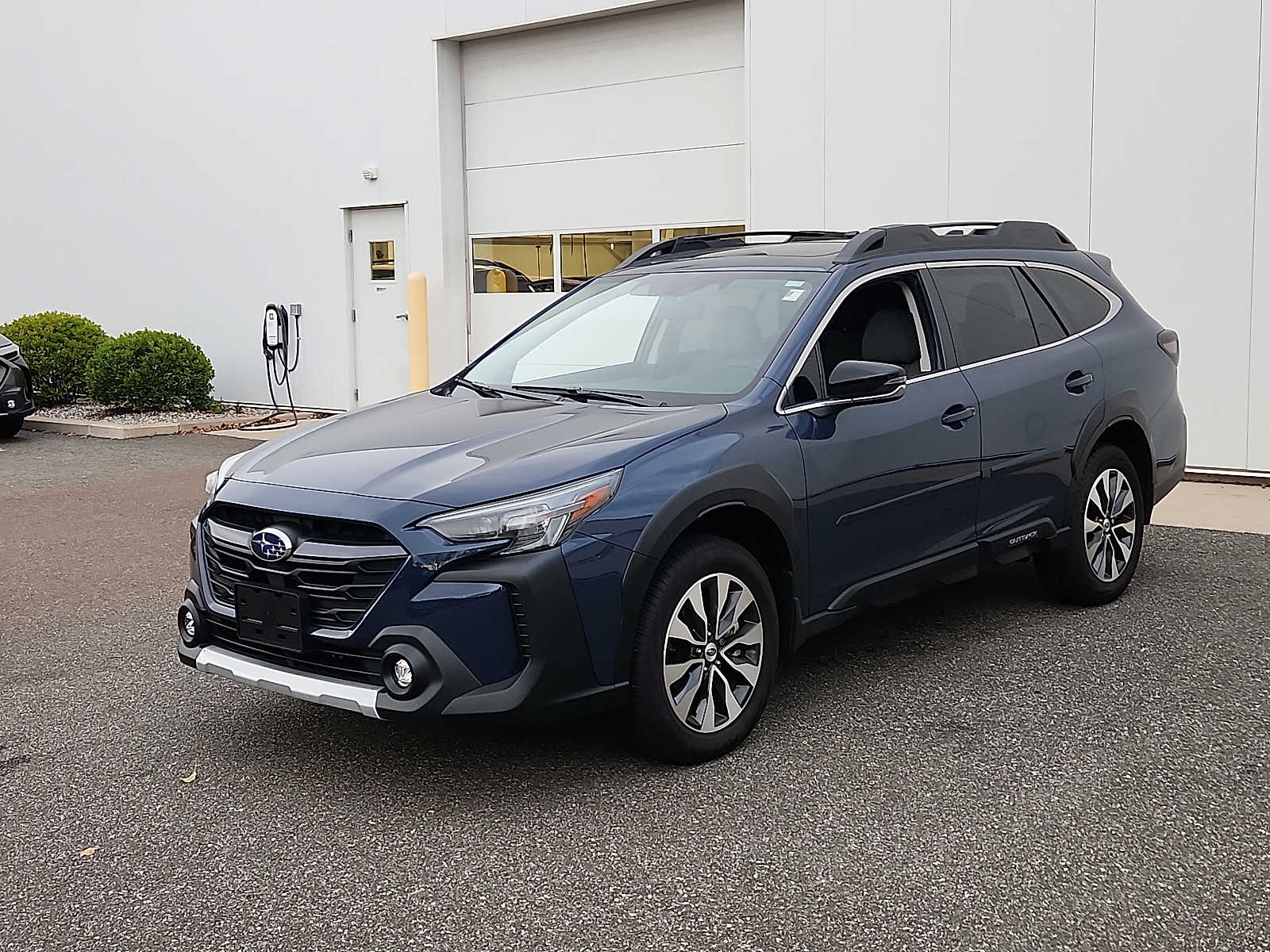 2025 Subaru Outback Limited XT photo 3