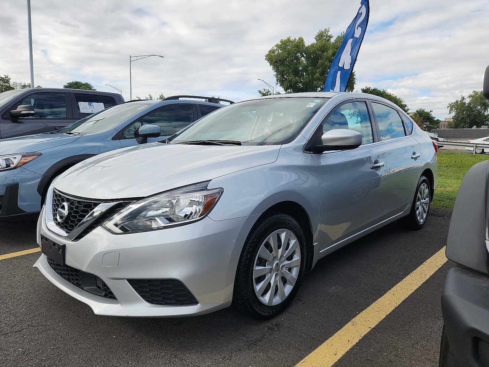2019 Nissan Sentra S photo 3