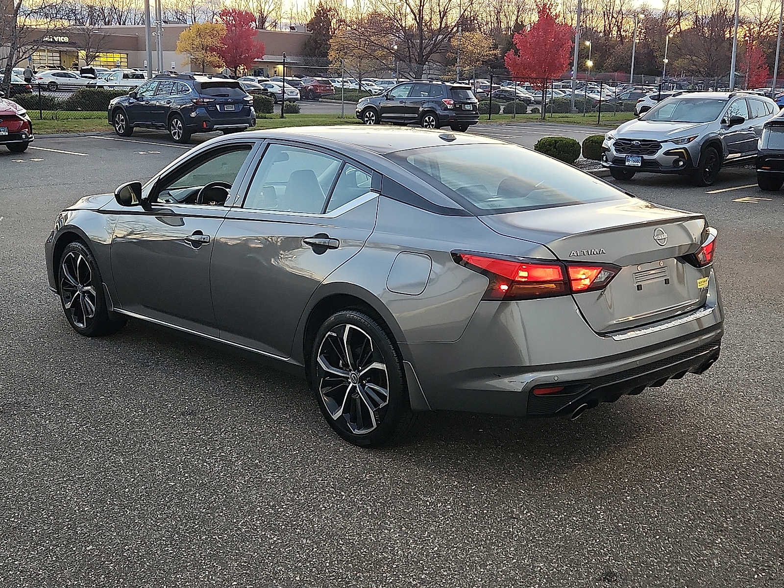 2023 Nissan Altima 2.5 SR photo 3